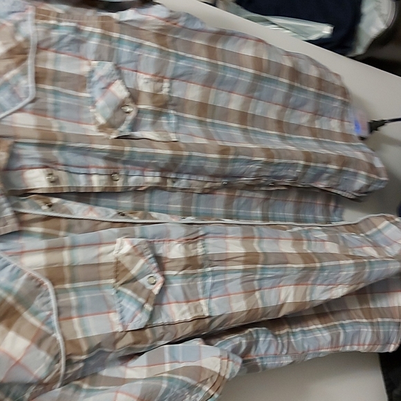 Snap button  up .  Guess jeans top xxl - Picture 2 of 5